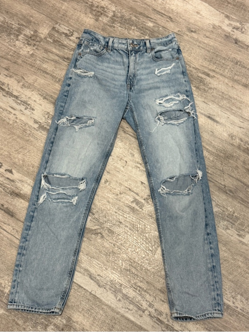 American Eagle Outfitters Light Blue Distressed Boyfriend Jeans